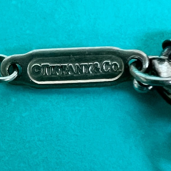 🔴Authentic TIFFANY & CO Sterling Silver Initial “G” Heart Pendent Necklace🔴 - Picture 6 of 8